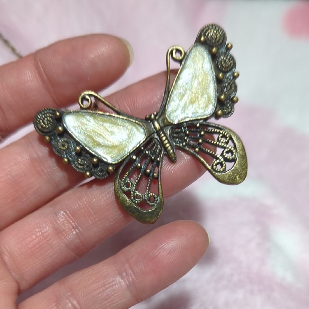 Elegant Bronze Butterfly Pendant Necklace – Vintage Charm - Picture 12 of 12